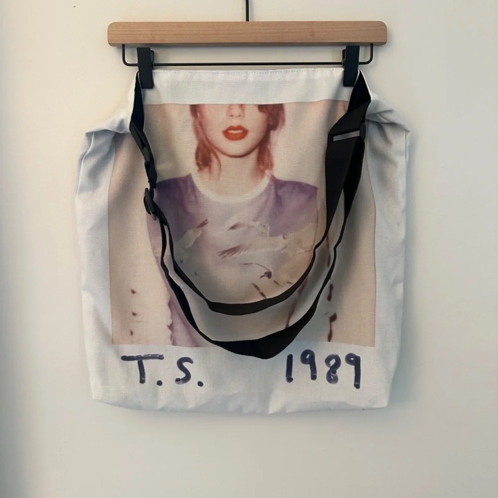 Taylor Swift Official 1989 Messenger Tote Bag